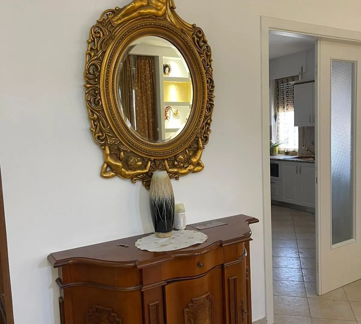 Es-Tirana Center Apartment  ティラナ