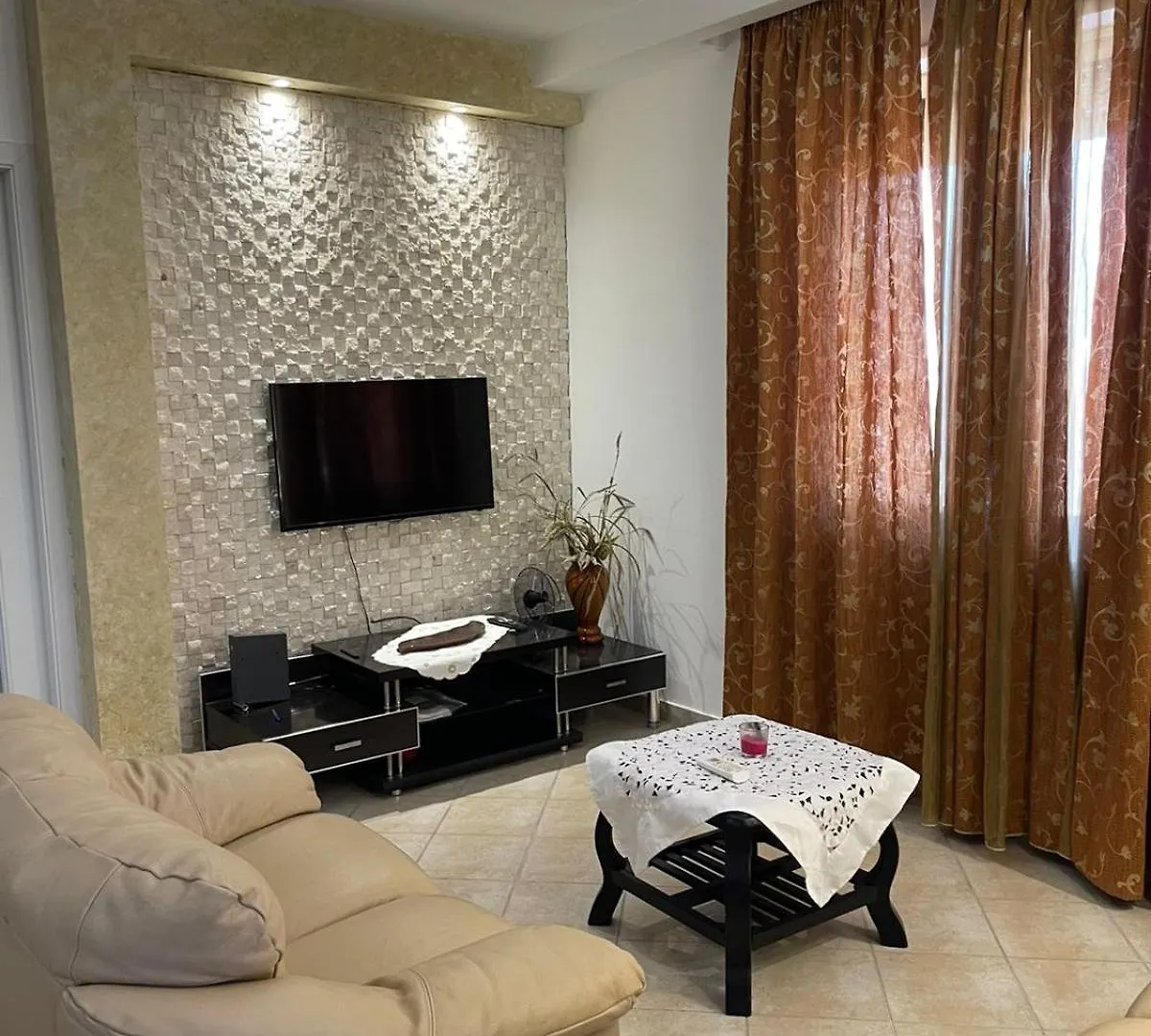 Es-Tirana Center Apartment 0*, ティラナ アルバニア
