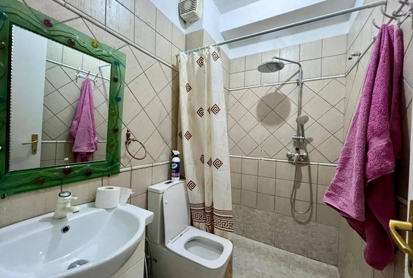 Es-Tirana Center Apartment 0*, ティラナ
